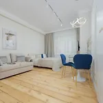 Elegant Grojecka In By Renters شقة *
