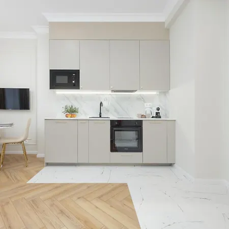 Elegant Grojecka In By Renters *