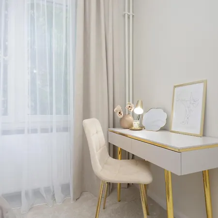 Elegant Grojecka In By Renters Apartment