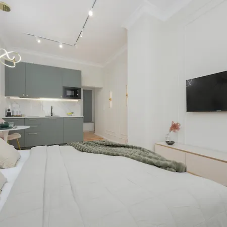 Appartamento Elegant Grojecka In By Renters