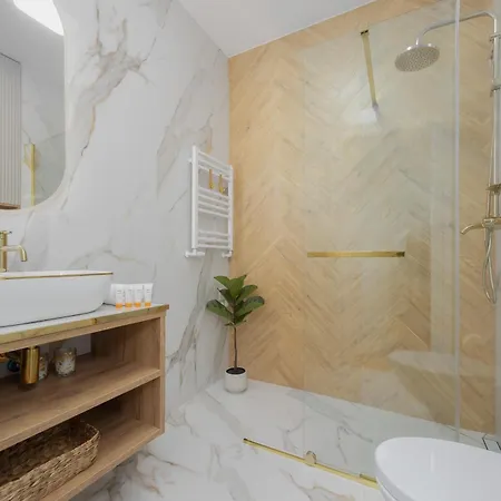 Apartamento Elegant Grojecka In By Renters Varsovia