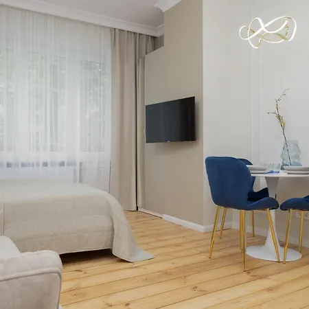 Elegant Grojecka In By Renters Apartman Varsó