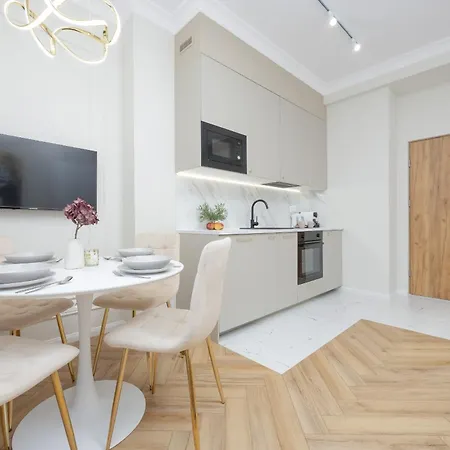 Elegant Grojecka In By Renters *