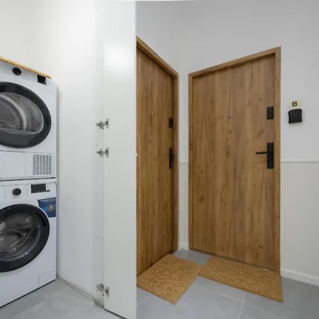 Elegant Grojecka In By Renters * Varsovia