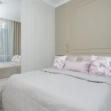 Elegant Grojecka In By Renters Apartment