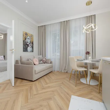 Elegant Grojecka In By Renters *