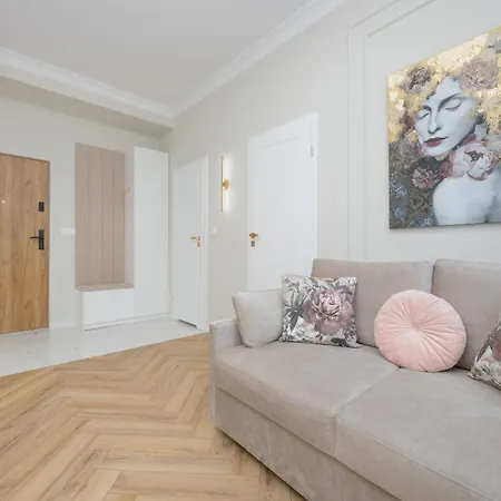 Elegant Grojecka In By Renters * Warsaw